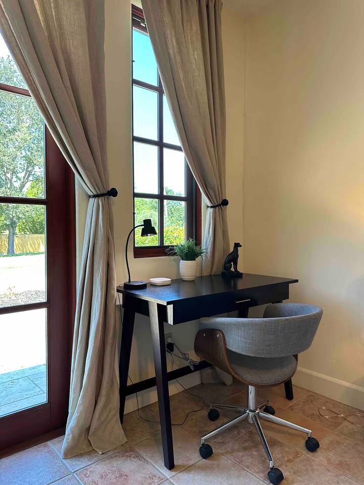 A dedicated workspace that lets you stay productive while enjoying your getaway with loved ones. Perfect for catching up on tasks without missing out on the relaxation and fun!