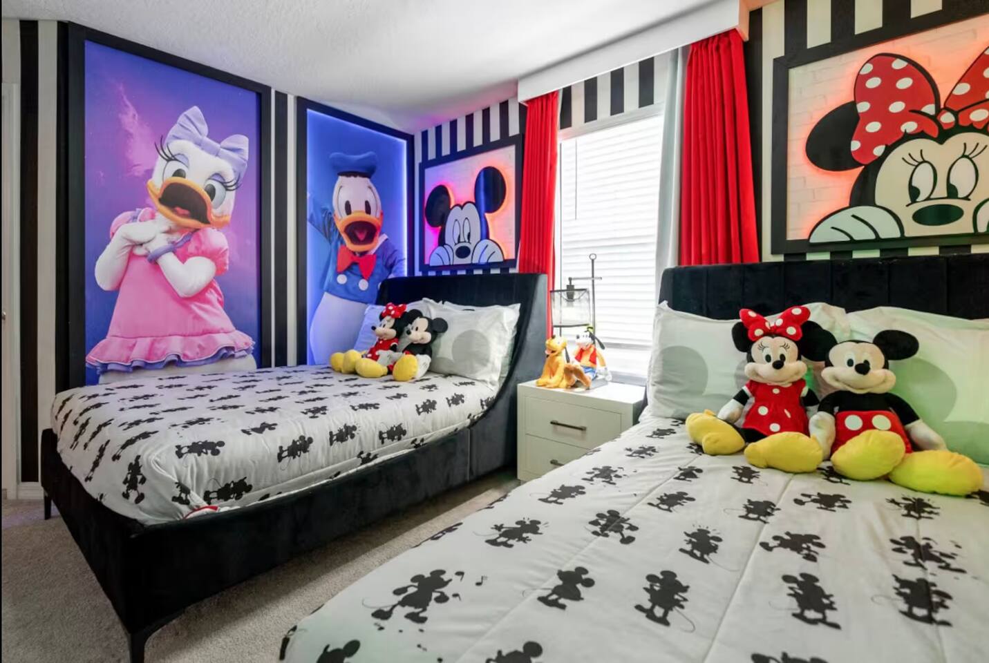 Sleeps 28 | Game & Themed Rooms | Heated Pool