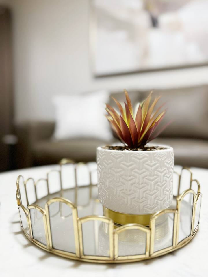 Cozy Retreat | KING 2BD/1BA Duplex Apt in Ev photo 4