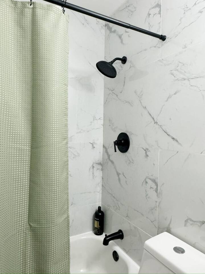 Cozy Retreat | KING 2BD/1BA Duplex Apt in Ev