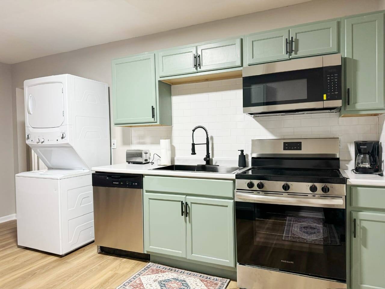 Cozy Retreat | KING 2BD/1BA Duplex Apt in Ev