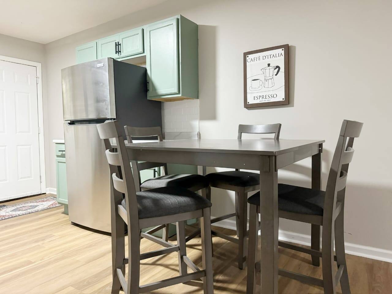 Cozy Retreat | KING 2BD/1BA Duplex Apt in Ev