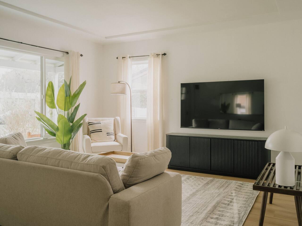 The Nostalgic Escape 3BR 2B near Hollywood LA