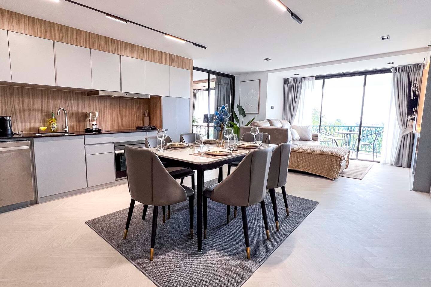 Luxury 90 Sqm Suite, Walk » One Nimman, Maya Mall