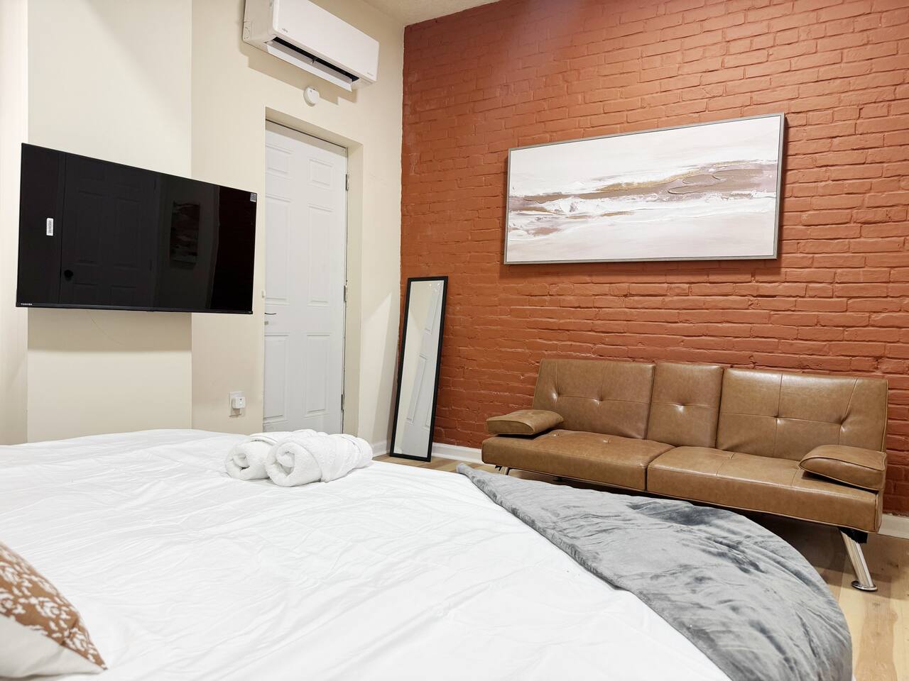 The Cardinal 808 B | KING 1BD/1BA Apt