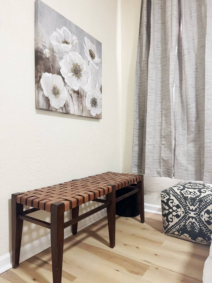 The Cardinal 808 C | KING 2BD/1BA Chic Apt