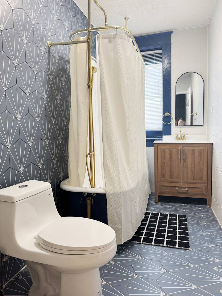 The Cardinal 808 C | KING 2BD/1BA Chic Apt