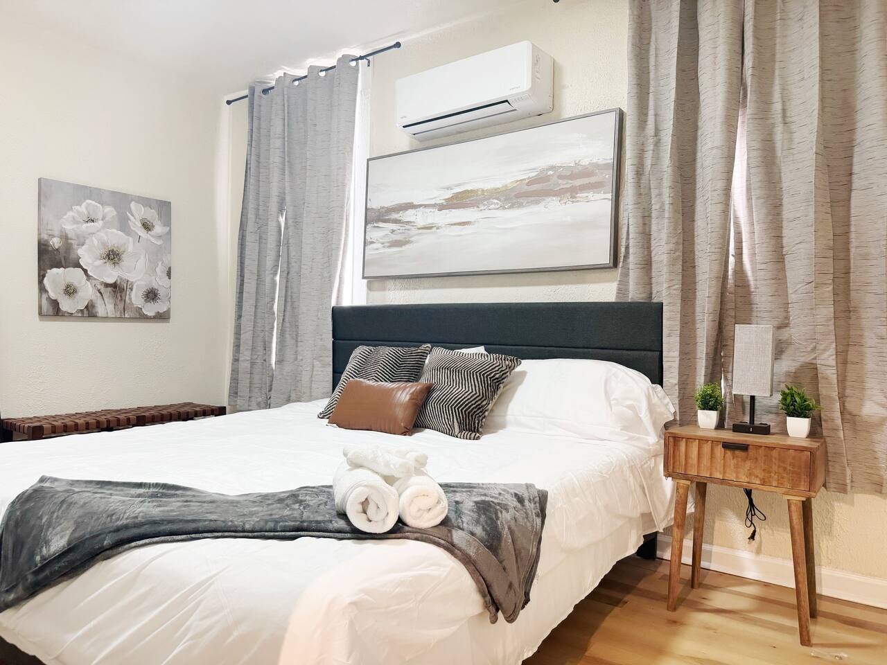 The Cardinal 808 C | KING 2BD/1BA Chic Apt photo 3