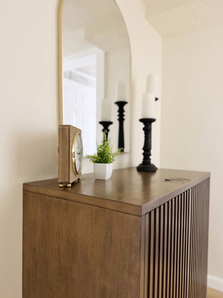 The Cardinal 810 D | 3BD/1BA Centrally Located Apt