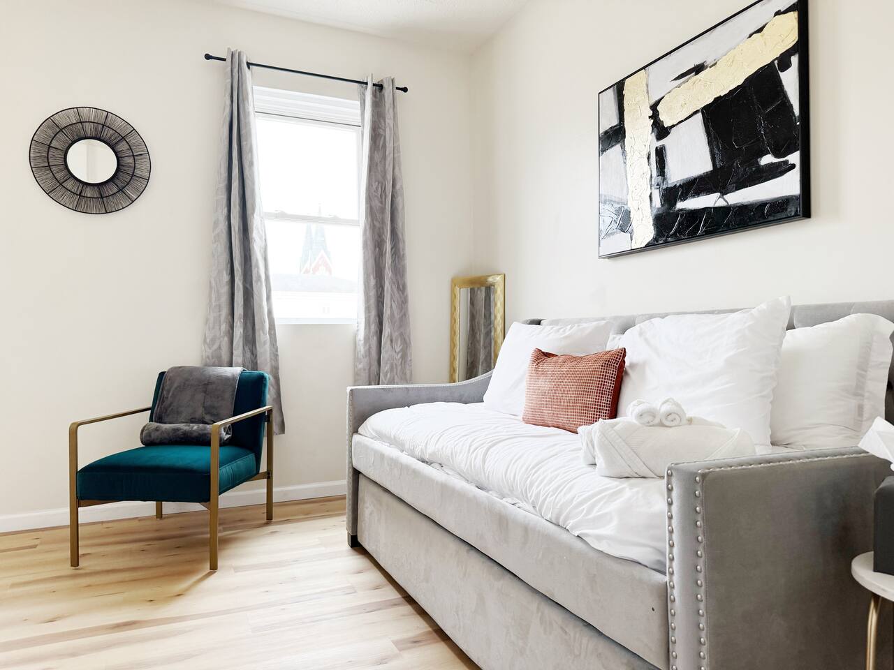 The Cardinal 810 D | 3BD/1BA Centrally Located Apt photo 5