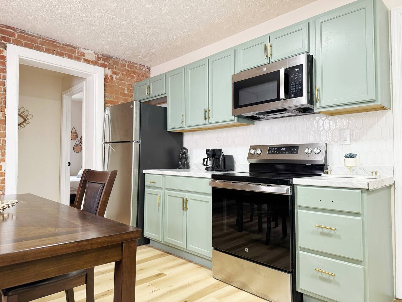 The Cardinal 810 D | 3BD/1BA Centrally Located Apt