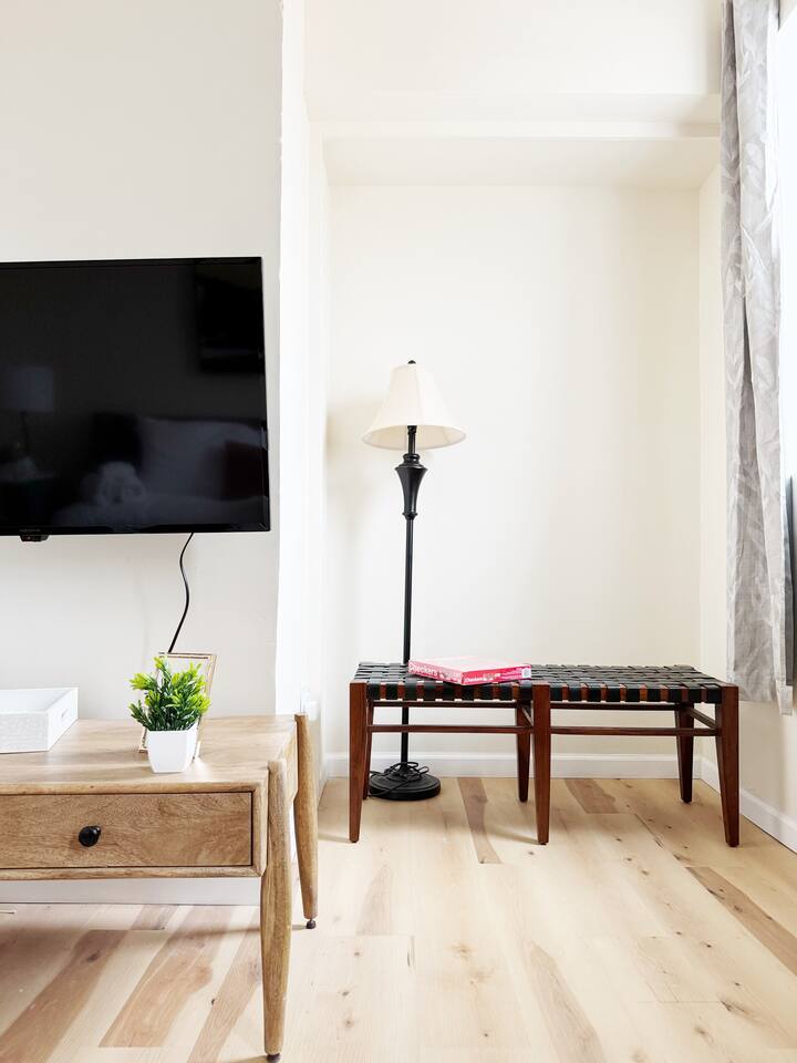 The Cardinal 810 D | 3BD/1BA Centrally Located Apt