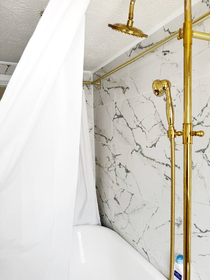 The Cardinal 810 D | 3BD/1BA Centrally Located Apt