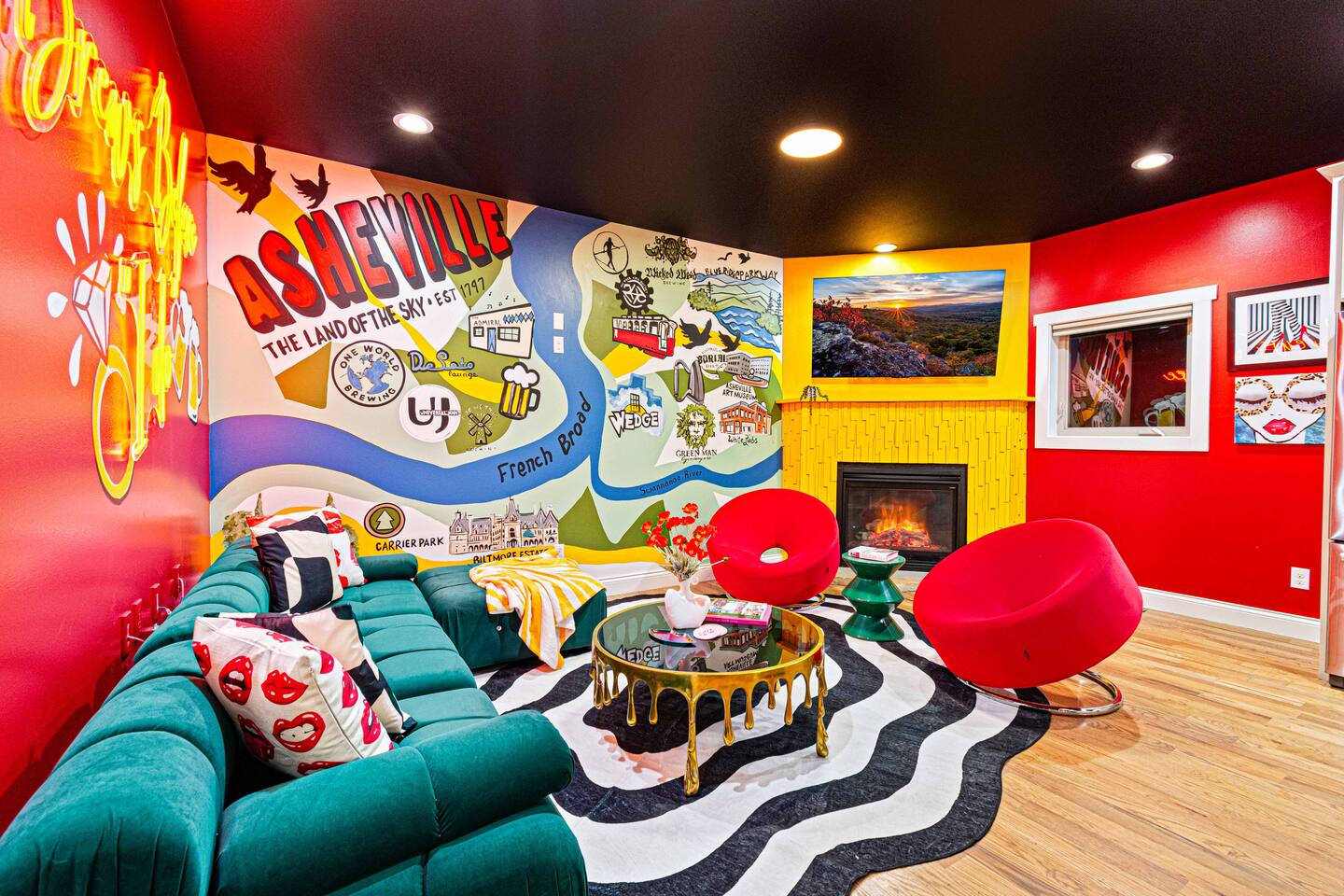 Themed Party Room-Rooftop Hot Tub-Near DWNTN AVL