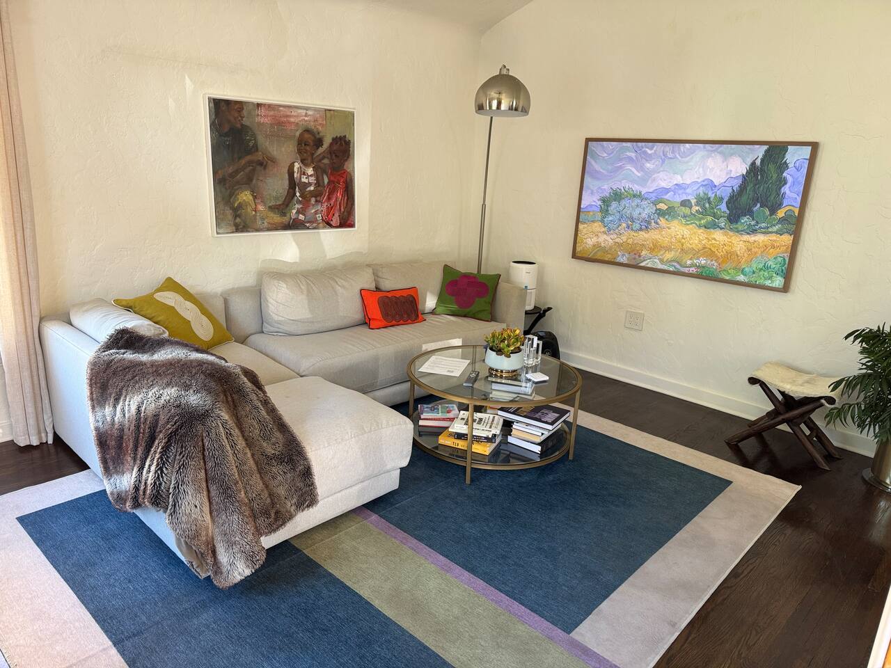 Chic 2BR Retreat in Trendy LA