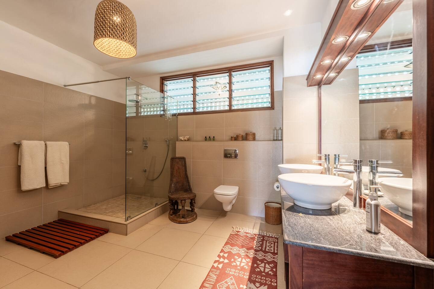 Diani Beach - luxury 1 bedroom apartment with pool & garden by El Mufasa