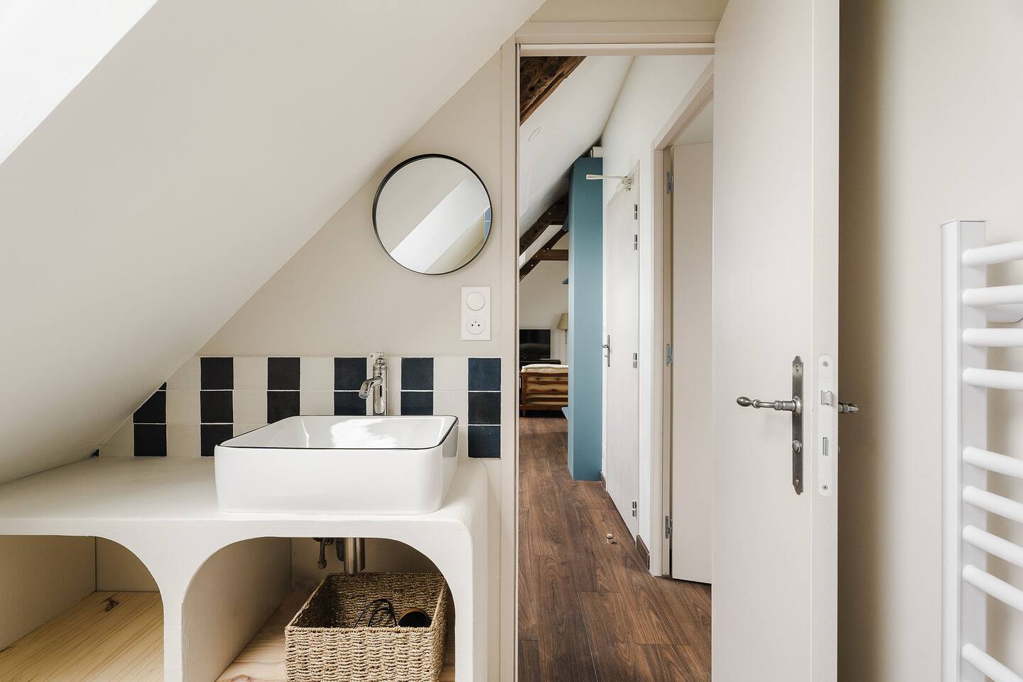 La Mer • in the heart of the village • 5km from Mt St Michel