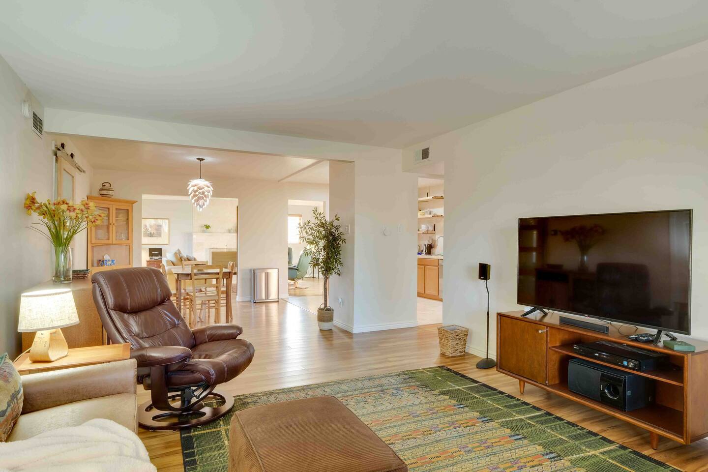 3BR Ranch | Near DIA + Hospitals | King Bed + Desk