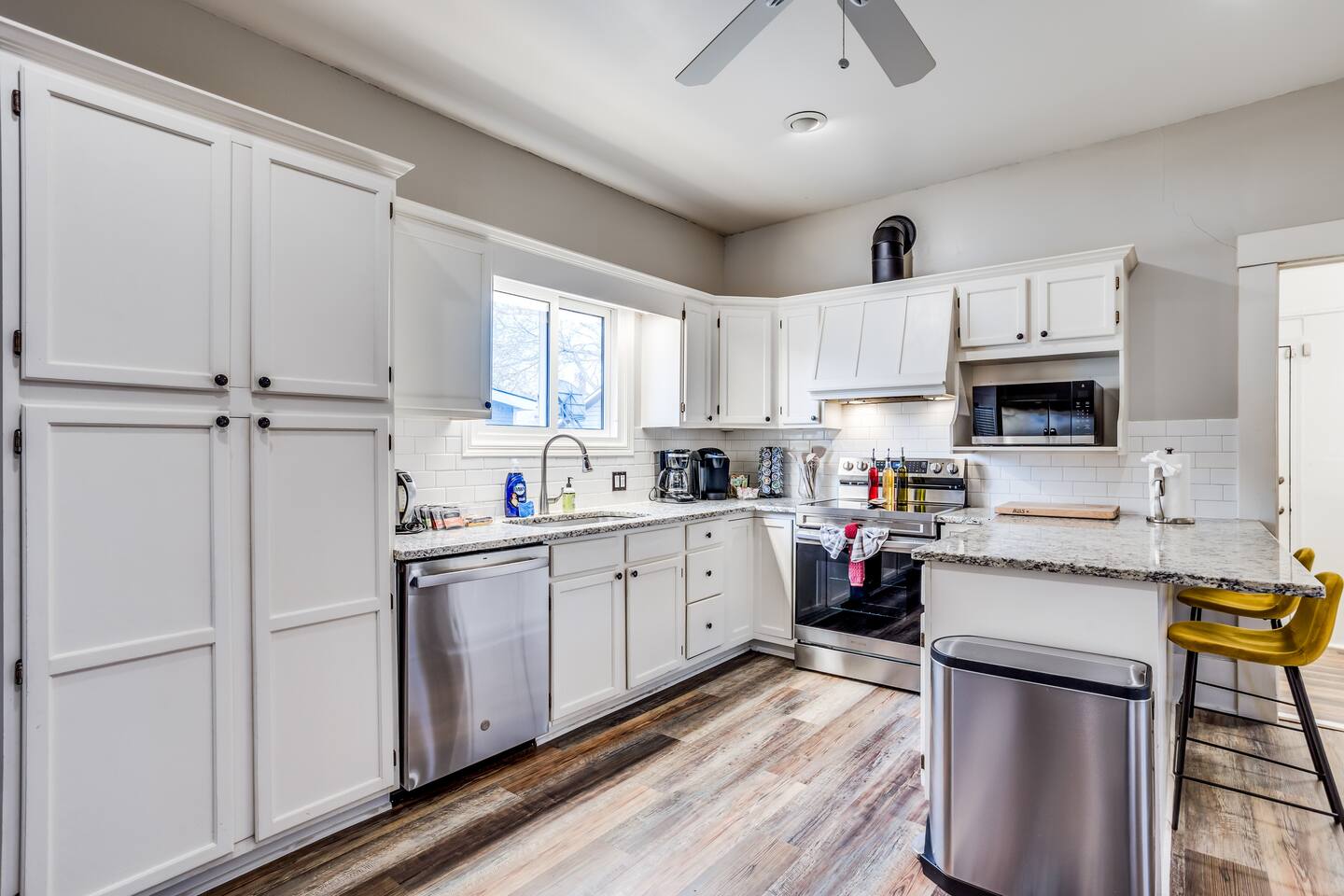 Short Walk to Wesley Hospital | 3 Beds W/ W&D!