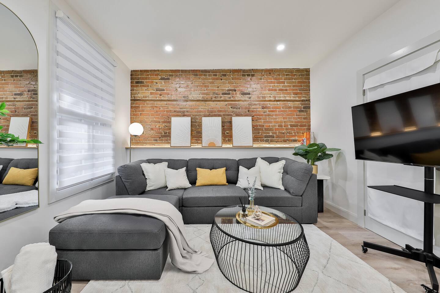 Modern Luxury | NEW | Central MTL