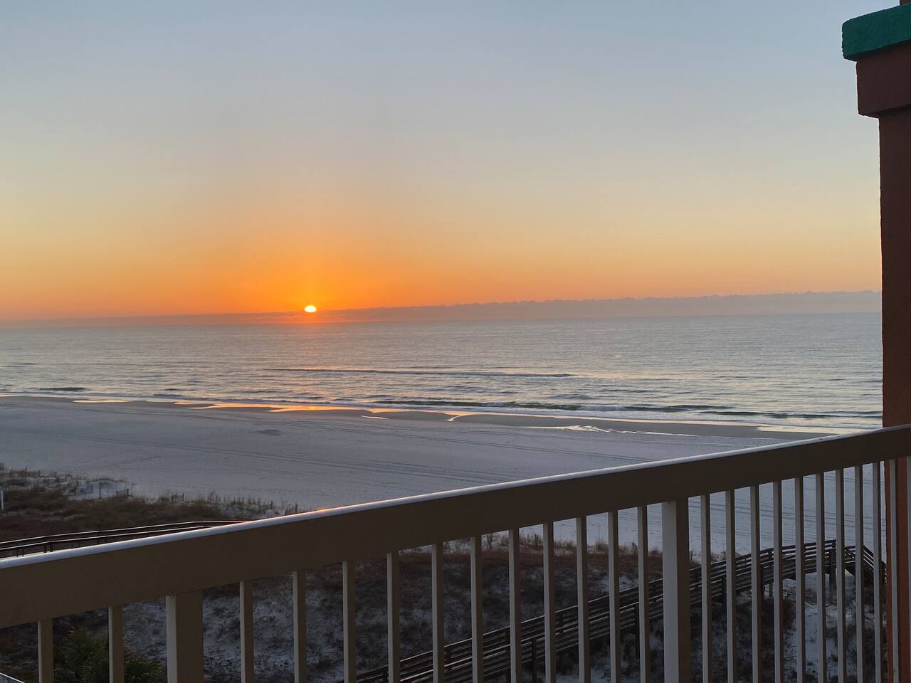 Beachfront condo w/ amazing view