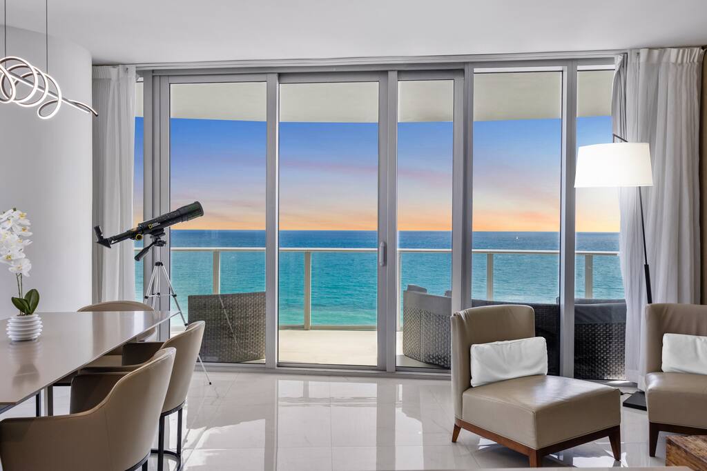 Ventur Beachfront Luxe Condo | Lyfe Beach Resort