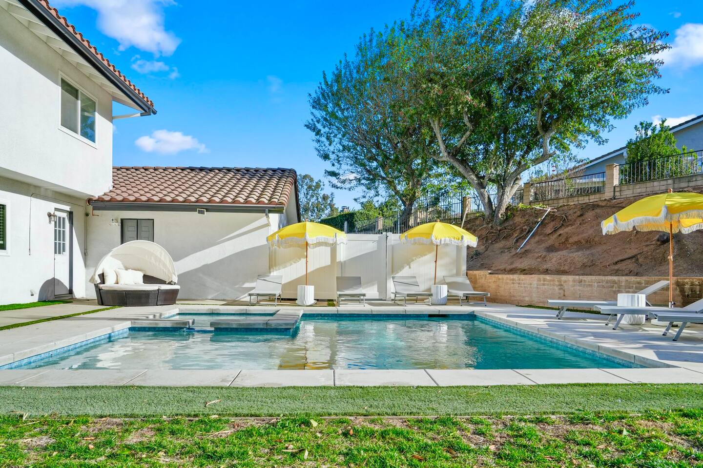 5BR Fun Haven Pool Mini Golf Movie Game room