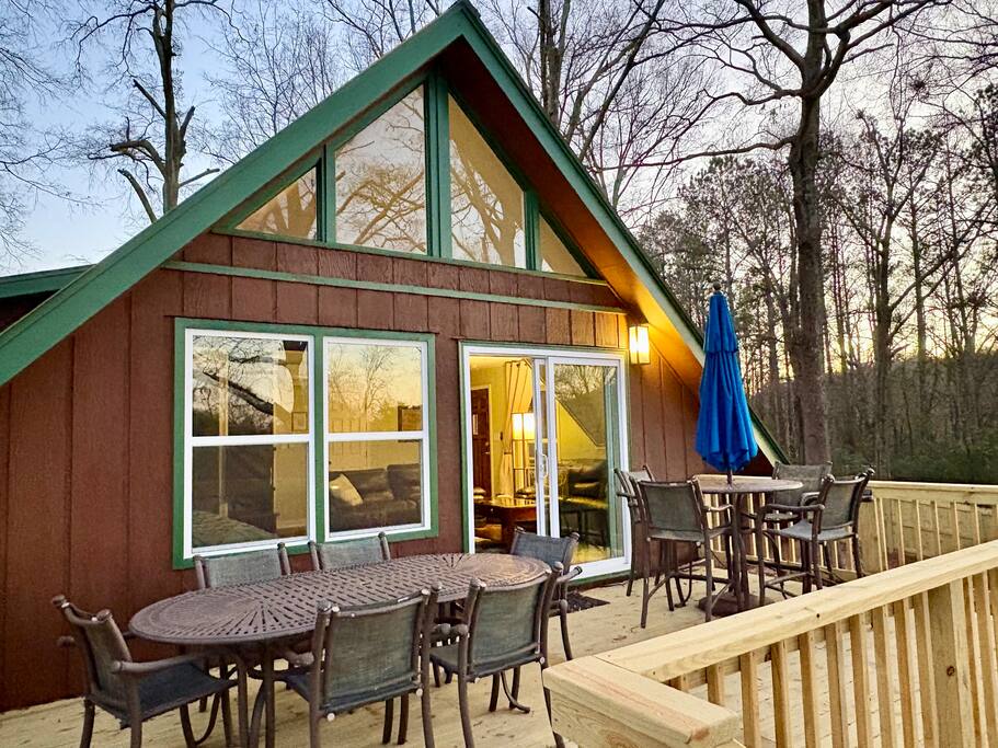 *NEW* HotTub, ClimbingWall, FullyFenced, EVcharger