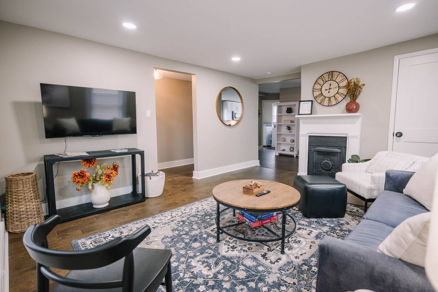 Spacious 2b/1bath Home w private deck - Downtown!