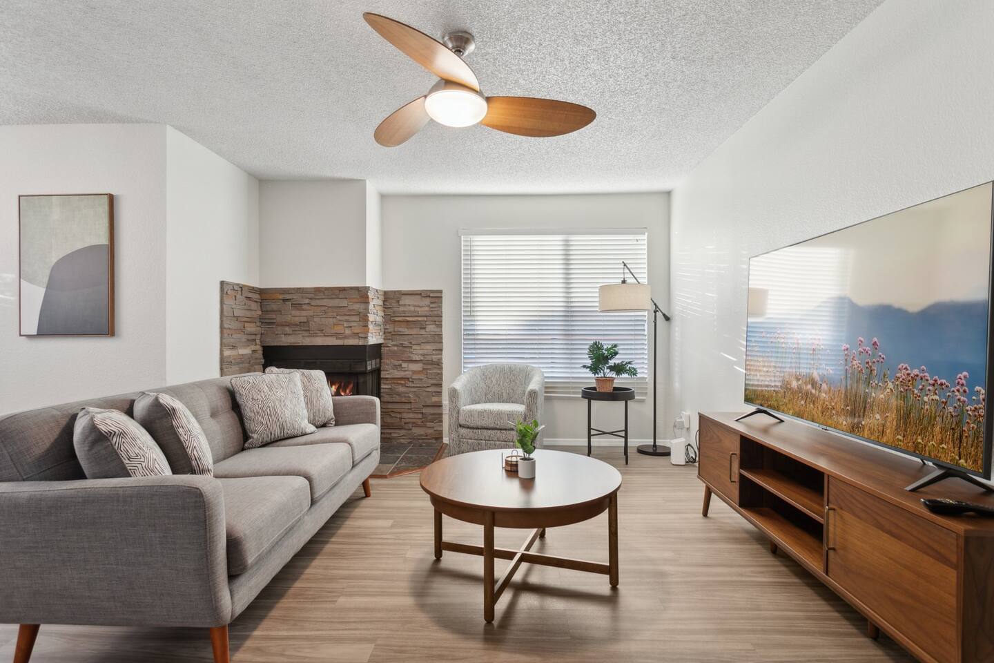 2BR in Paradise Valley