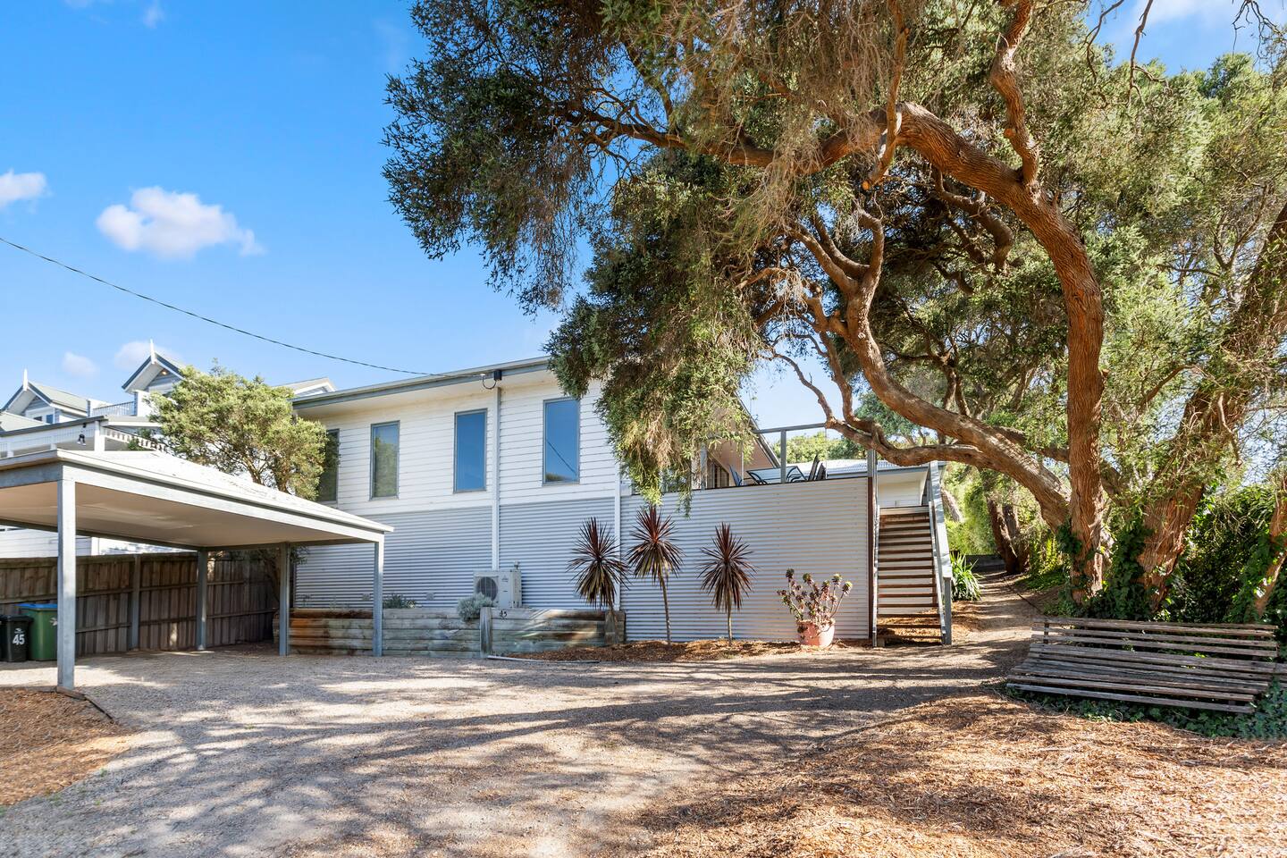 Menzies Backbeach Retreat by RSS