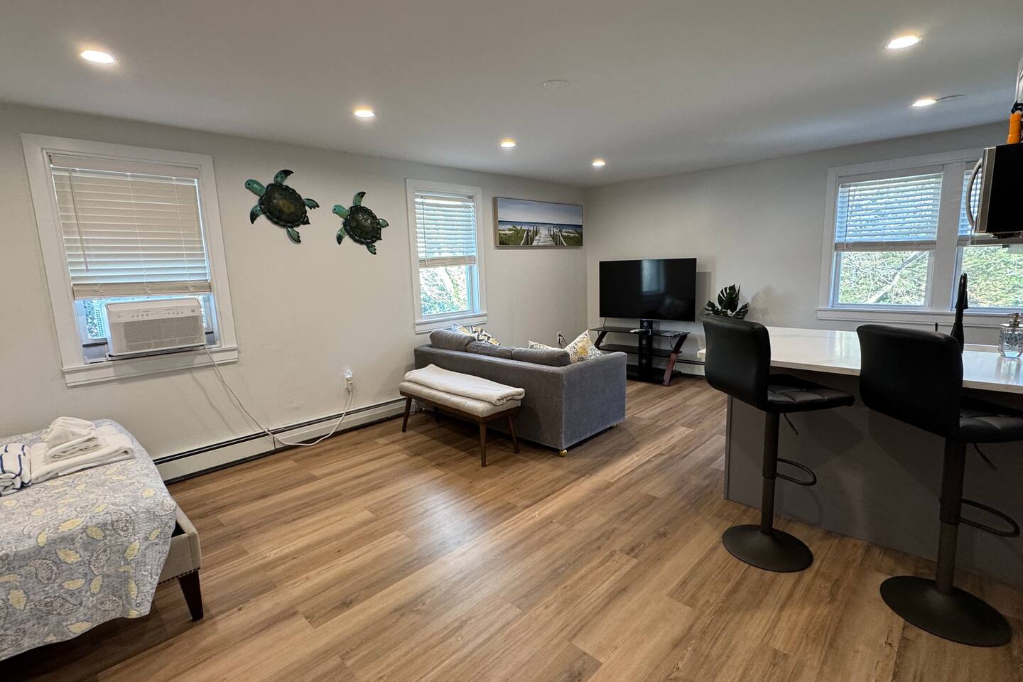 Charming In-Law Suite Near Beach