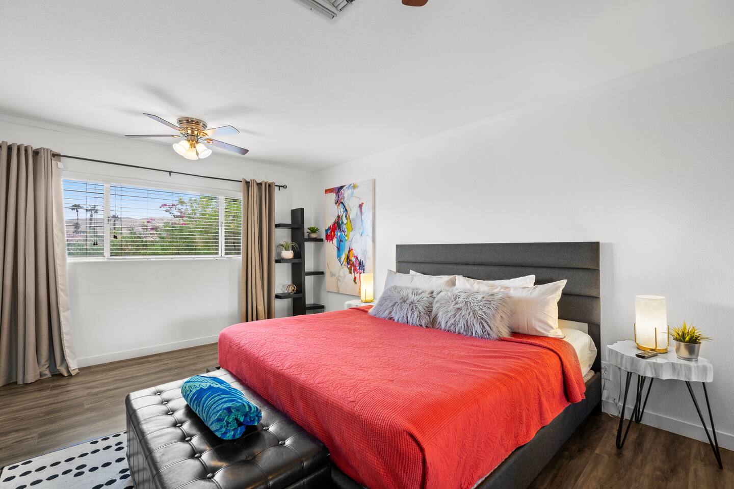 Private Luxe King Suite w TV & Private Bath/ +Pool