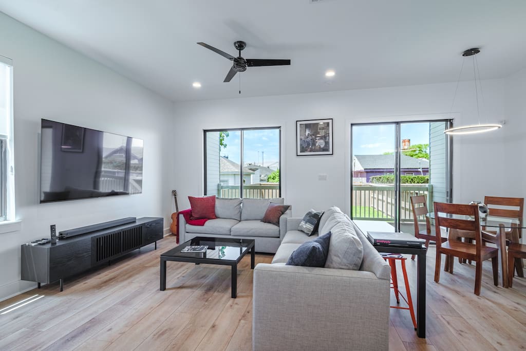 Vibrant New Construction 3BR/3.5BA w/ Local Art! - Holiday Home