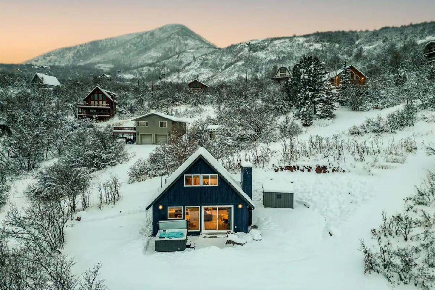 Cozy Little Cabin w/Hot Tub & Views