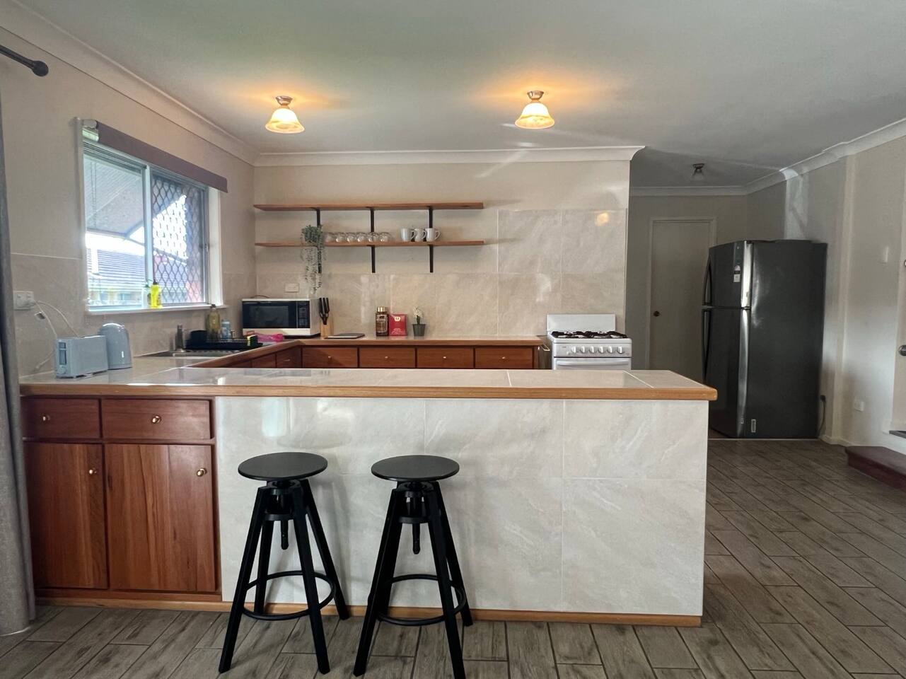 3BR Cottage Home w/ Ample Parking - Holiday Home