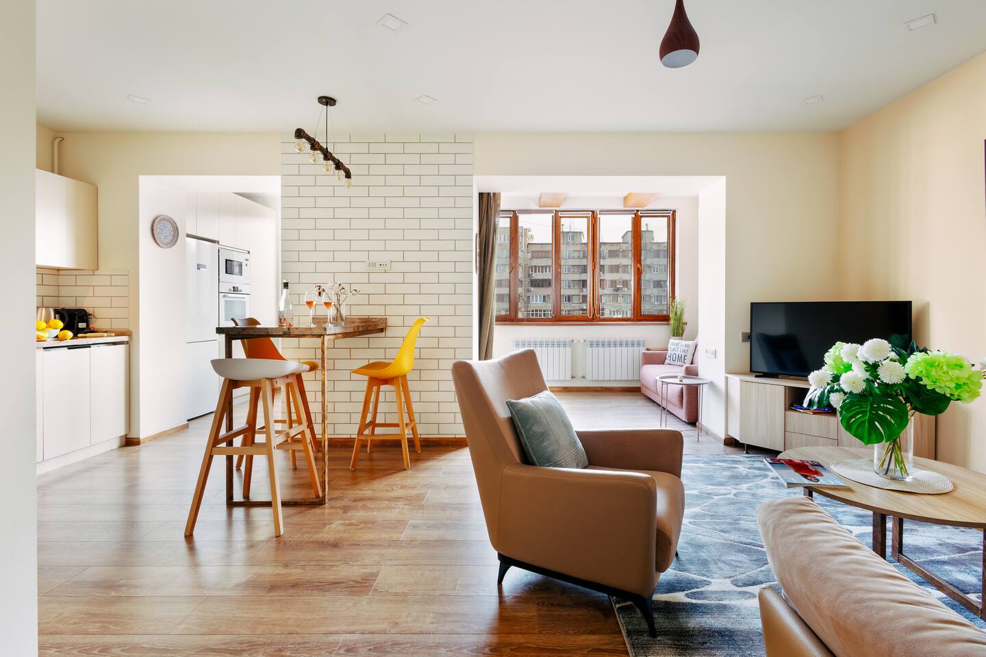 NY-Style Airy Retreat | Self CheckIn | Balcony