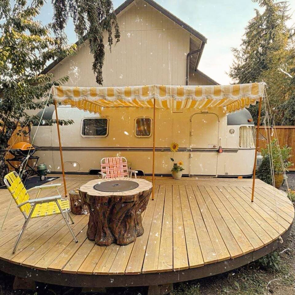 Camp Daisy - Airstream w/ Hot Tub