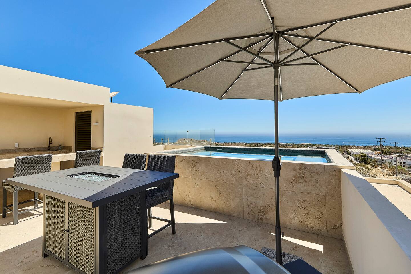 Penthouse Paradise, Arch/Ocean Views, Private Pool