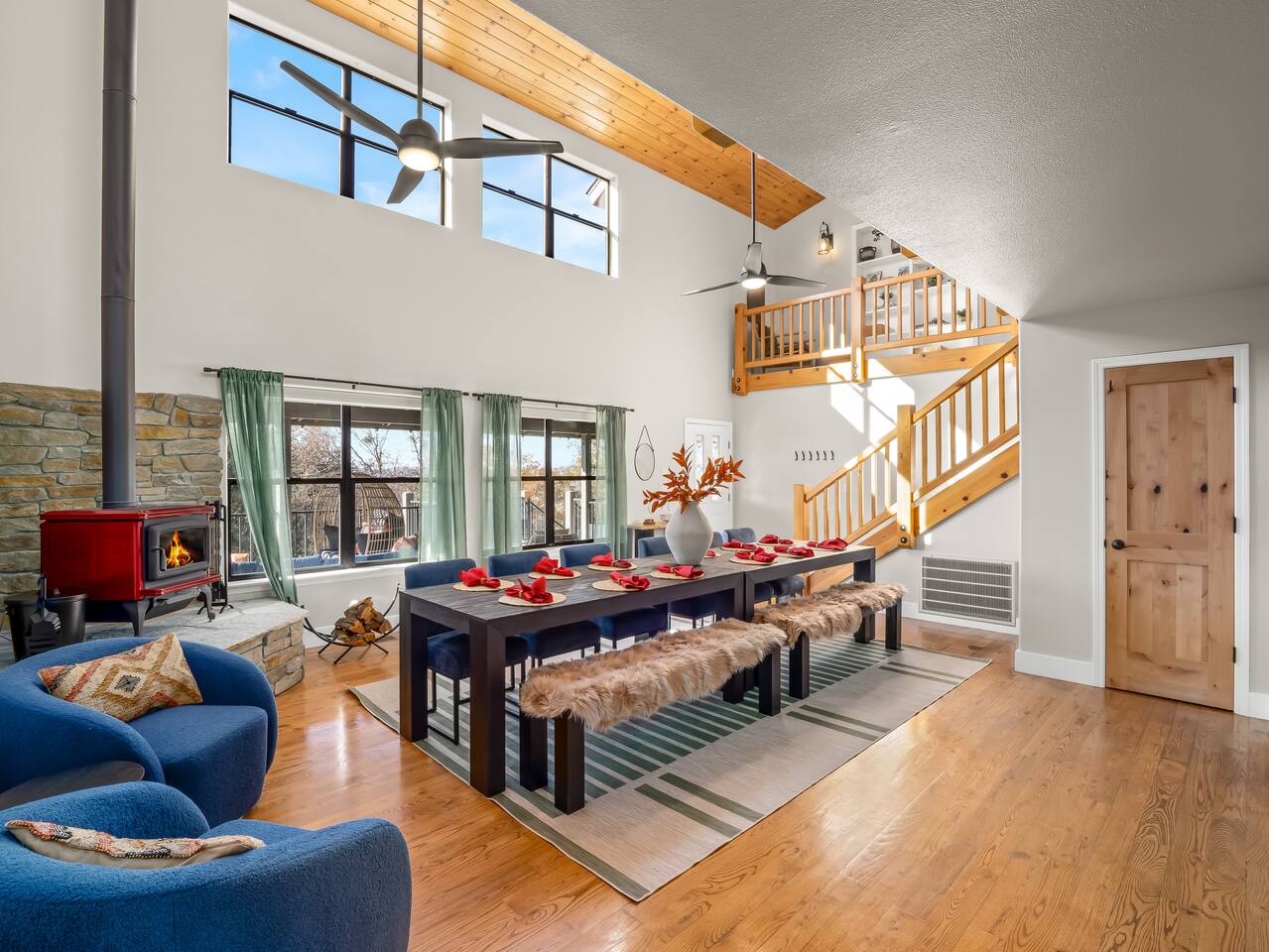 Sleeps 26 | Pickleball | Hot Tub | Fire pit | BBQ