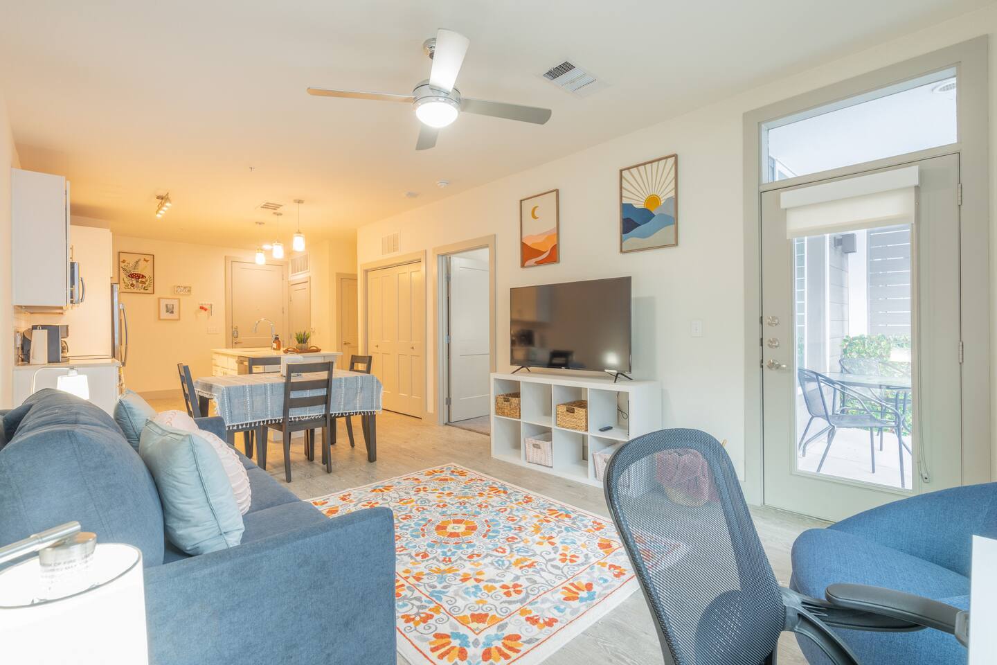 Trendy Riverwalk APT Retreat King Bed Pool Gym