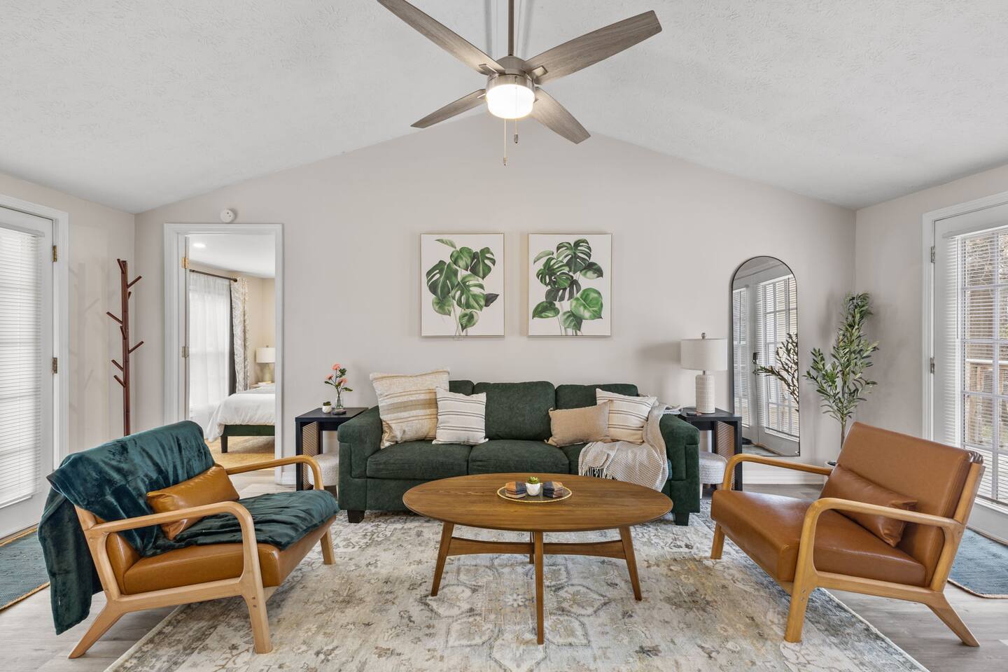 Broad Ripple Retreat - 4 bdrms, 2ba