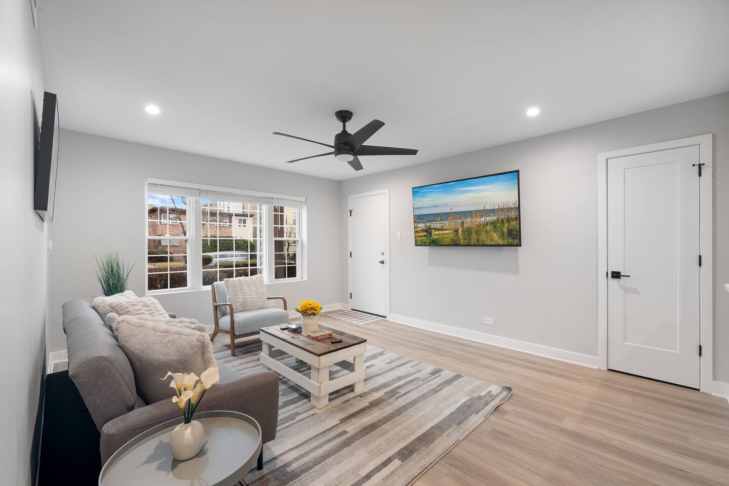 Freshly renovated Evanston condo