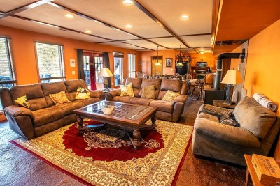 Specious Living Room with Comfortable Sofas near Buffalo National River