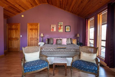 Peaceful Bedroom Near Buffalo River