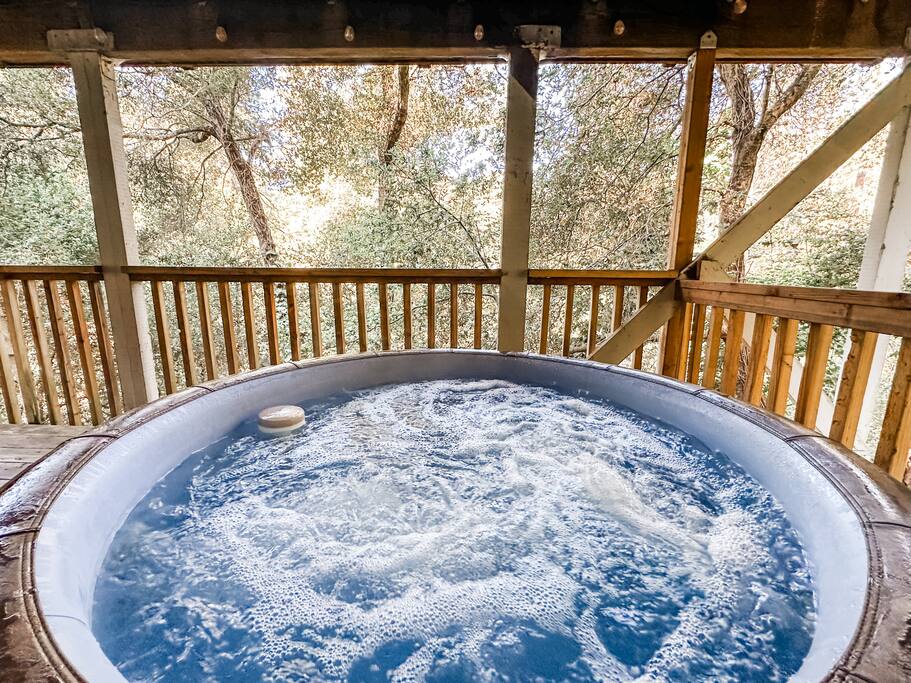 Stairway to Treetop Heaven LOWER | 1bd | Hot Tub!