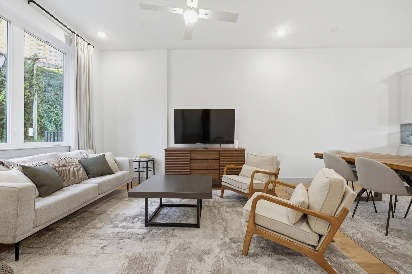 New Northshore Townhome: Your Trails + City Stay