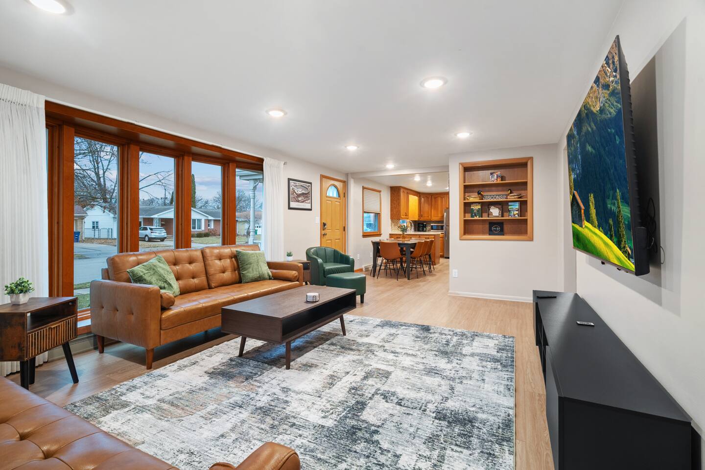 Hutson Hideaway - 4 Blocks to Lambeau - Game Day!