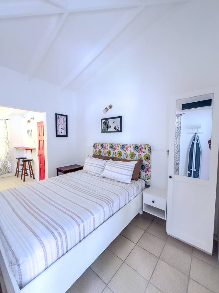 Frenz | Coconut Suites 4 | 10 min walk to Town