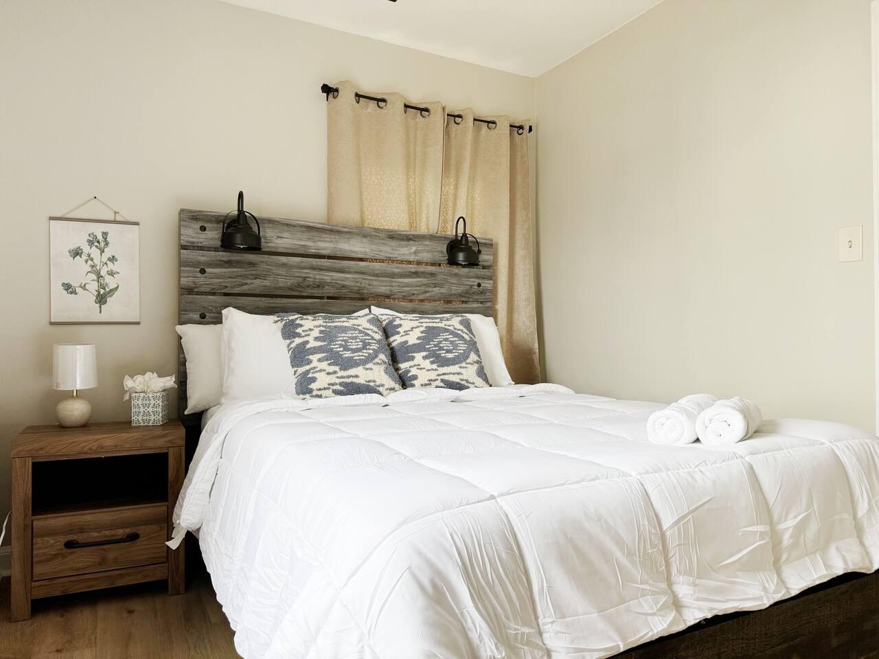 Spring Street Suites D | QUEEN 3BD/1BA Stylish Apt